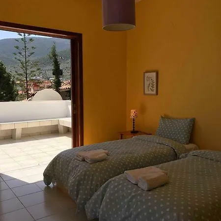 Vila Julia Βίλα *