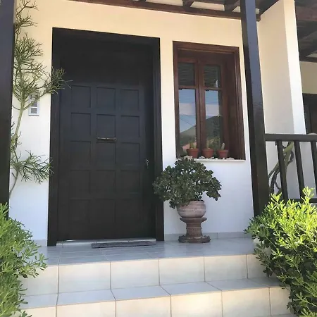 Vila Julia Βίλα *
